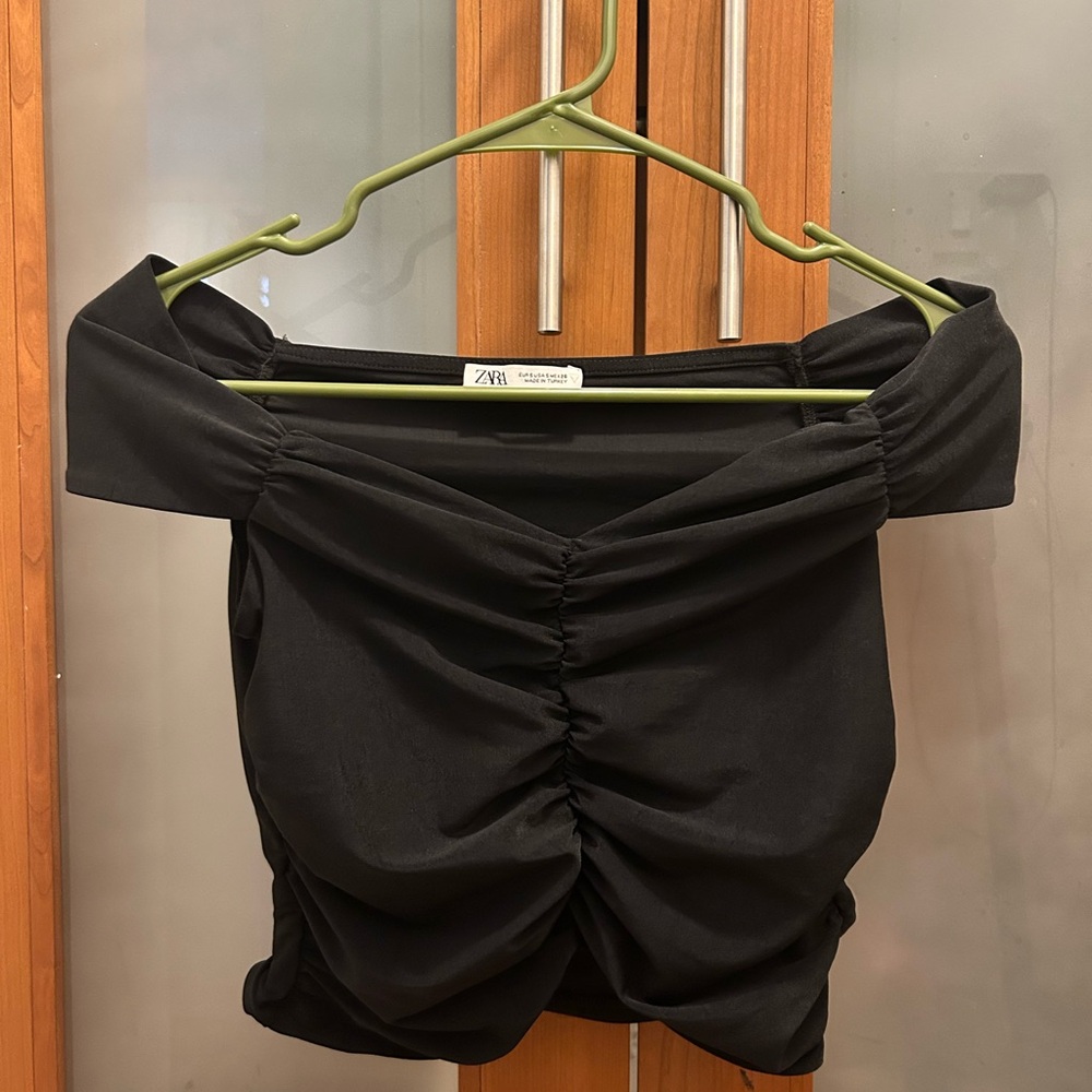 Zara Black Off-Shoulder Crop Top